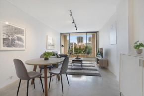 Central 1-Bedroom Apartment with City Views, Sydney
